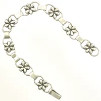 Armband, blommor, längd 17cm bredd 9,2mm, Janson Guldvaru Ab Victor, år 1953, silver 	 Vikt: 6,8 g