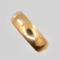 Ring, stl 16, bredd 6mm, graverad, 18K Vikt: 7,2 g