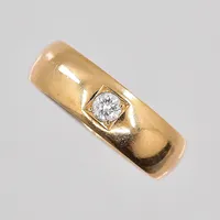 Ring med diamant ca 0,12ct, graverad, 18K Vikt: 6,9 g