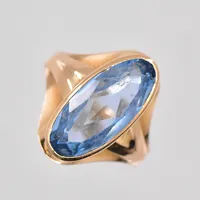 Ring, stl 17½, ljusblå sten, nagg, 14K Vikt: 3,5 g