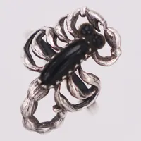 Ring, skorpion, svarta stenar, stl 16¼, 925/1000 silver Vikt: 2,7 g