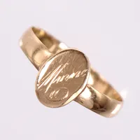Ring, stl 16½, bredd 2,5-9,5mm, gravyr "Minne", 18K Vikt: 1,4 g