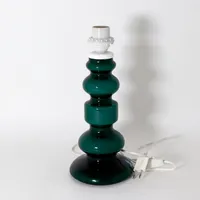 Bordslampa Rosdala glasbruk, grönt glas, höjd 33cm, fot Ø15cm, fungerar vid test.