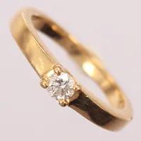Ring med diamant ,ca 0,15ct enligt gravyr, stl 16½, bredd 2-3mm, 18K