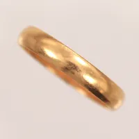 Ring, stl 20¼, bredd 4mm, gravyr, 18K Vikt: 3,9 g