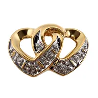 Hänge, 18K guld, dekor i form av Hjärtan, Diamanter 5 x 0,003ct, infattade i vitguld, storlek 9x13 mm, fint skick Vikt: 0,8 g