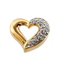 Hänge Hjärta, 18K guld, Diamanter 5 x 0,003ct, infattade i vitguld, storlek 9x10 mm, tjocklek 3,5 mm, fint skick Vikt: 0,8 g