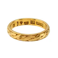 Ring, 20K guld, Ø15½ mm, mönstrad modell, slitage, gravyr Vikt: 3,7 g