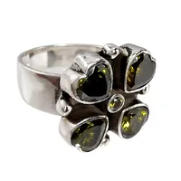 Ring "Hjärtan" KUMKUM, silver 925/1000, gröna stenar, Ø18¾ mm, bredd 5,5-20 mm, stenar utan anmärkning, fint skick  Vikt: 11,3 g