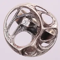 Ring med vit sten, Karl Laine, Finland 1992, justerbar storlek ca 17¼, Ø21mm, bruksslitage, silver 925/1000 Vikt: 5,2 g
