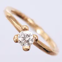 Ring med diamant, ca 0,25ct, subtil hamrad dekor, Elin Design Jewellery, 2010-tal, Göteborg, stl 16¼, skenans bredd 1,7-2mm, personlig gravyr, repor, 18K Vikt: 2,8 g