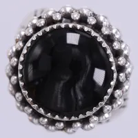 Ring med svart sten, Guldfynd, stl ca 18, bredd ca 3,8-21,4mm, silver 925/1000 Vikt: 13,2 g