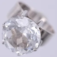 Ring med vit sten, Atelje Waldemar Jonsson, år 1970, stl ca 18¼, bredd ca 3,5-15,2mm, silver 830/1000 Vikt: 8 g