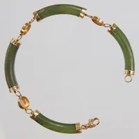 Armband med gröna stenar, möjligen serpentin, längd: ca. 21,5cm, bredd:7,5-8,5mm, 18K, bruttovikt: 23,0g.