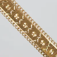 Armband med mönsterdekor, längd: 18,5cm, bredd: 8,5mm, säkerhetskedja saknas, skada vid låset, 18K Vikt: 31,4 g