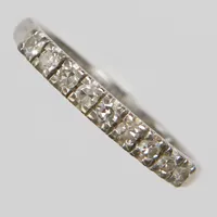 Ring, allians, åttkantslipade diamanter 9xca0,02ct, Ø16¾, bredd:2,5mm, vitguld, 18K. Vikt: 2,2 g