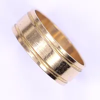 Ring, stl 17½, bredd 7mm, 18K  Vikt: 4,6 g