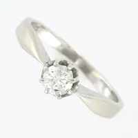 Ring, vitguld, med diamant 1xca0,25ct, stl 16¼, bredd 2-4mm, 14K  Vikt: 2,4 g