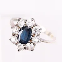 Ring, blå/vita stenar, stl 18¼, bredd 2-14mm, silver 925/1000.  Vikt: 2,7 g
