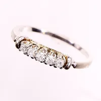 Ring, diamanter 5 x ca 0,03ct, olika slipningar, stl 17¼, bredd 1-4mm, vitguld, 18K.  Vikt: 2,2 g