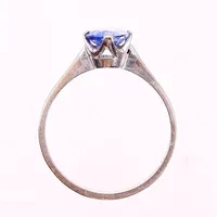 Ring, blå sten, stl 19½, bredd 2-8mm, vitguld, slitage på sten, 18K.  Vikt: 3,5 g