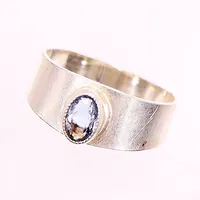 Ring, blå sten, stl 15½, bredd 3-7mm, silver 835/1000.  Vikt: 1,4 g