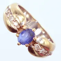 Ring vitguld, blå sten troligtvis safir, diamanter 8x0,02ct, Ø17½, 18k Vikt: 7,8 g