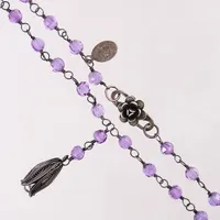 Collier med lila stenar & pärla, Yvone Christa New York, hänge samt lås med filigranarbete, längd 40cm, bredd 5,5mm, silver 925/1000 Vikt: 12,8 g