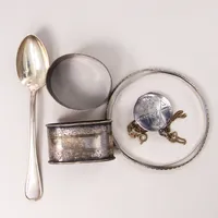 Diverse silver, 830/1000.  Vikt: 62,5 g