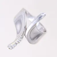 Ring med vita stenar, stl: 19, bredd 3,4-34mm, silver 925/1000.  Vikt: 8,3 g