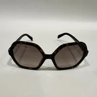 Ett par solglasögon Prada, Made in Italy, serie-nr: SPR06S, stl: 56/18, putsduk, manual, etui, ytterkartong. 