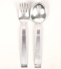 Barnsked & gaffel, K&EC, 1950, längd ca 13,5cm, 830/1000 silver. Vikt: 46,6 g
