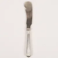 En pastejkniv, modell Snäcka, Finland, längd ca19cm, gravyr, silver och stålblad, bruttovikt: 52,4. Vikt: 0 g