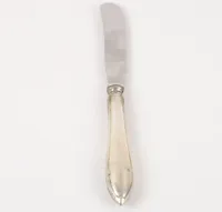 Smörkniv/pastejkniv, Bernhard Hertz Aktiebolag, Stockholm, 1921, bruksslitage, silver och stålblad, bruttovikt 70,8g Vikt: 0 g