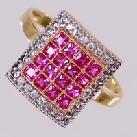 Ring med rosa och vita stenar, stl 19½, bredd 13,4x14,6mm, rödguld 14K. Vikt: 4,7 g