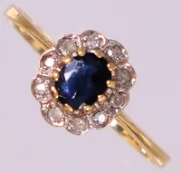 Carmoséring med blå safir och åttkantslipade diamanter ca 0,10ctv, stl 17½, 14K. Vikt: 1,5 g
