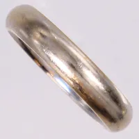 Ring, slät, stl 16, bredd 4mm, Nuran, gravyr, vitguld, 14K. Vikt: 4,7 g