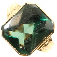 Ring, grön sten, stl 16½, bredd 2-15mm, repig, skev, bucklig, 18K Vikt: 3,8 g