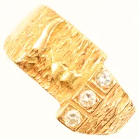 Ring med diamanter 3 x 0,05ct, stl 17, bredd 4-11mm, 18K Vikt: 9,5 g
