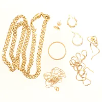 Diverse guldsmycken, en ring, ett collier, tre udda örhängen, två kedjor, gravyr, defekta, avklippt, 18K Vikt: 16,6 g