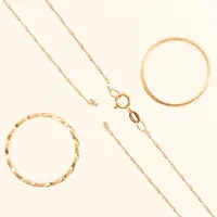 Diverse guldsmycken, två ringar, en kedja, defekt/gått av, gravyrer, 18K Vikt: 10 g
