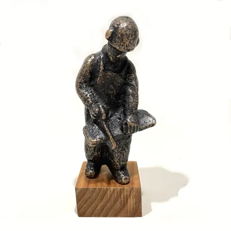 Skulptur, Sven Lundkvist, höjd ca 15,5cm, brons, signerad samt numrerad 5/ 75. Vikt: 0 g Skickas med postpaket.