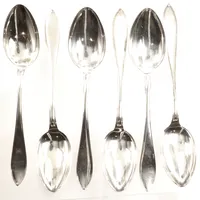 Sex matskedar, längd ca 20,5cm, svensk spetsig, gravyr, silver Vikt: 262,5 g