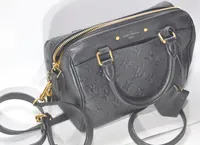 Handväska, Louis Vuitton Speedy 20,  certifikat från Louis Vuitton butik i Antwerpen år 2016,  längd 20cm, höjd 16cm, axelrem, 2 nycklar, svart läder, fint bruksskick Vikt: 0 g