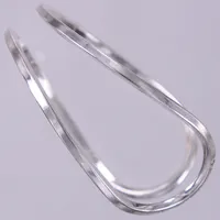 Armring Loop Cuff, design Efva Attling, inre bredd ca 6,5cm, bredd ca 14-35mm, nypris idag 5400sek, silver 925/1000 Vikt: 32,3 g
