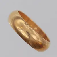 Ring, stl16½, bredd 6mm, gravyr, 18K Vikt: 5 g