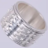 Ring, Efva Attling "Make love not war", stl ca 18½, bredd ca 12,7mm, 925/1000 silver  Vikt: 11,5 g