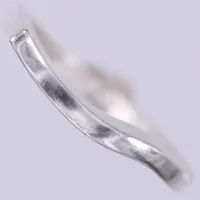 Ring, stl ca 17¼, bredd ca 1,8mm, Annika Gustavsson Jewelry "Havsbris", 925/1000 silver  Vikt: 3,7 g