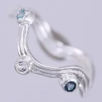 Ring med färgade stenar, Pernille Corydon Jewellery, stl ca 16½, bredd ca 2,7-4mm, 925/1000 silver  Vikt: 1,3 g