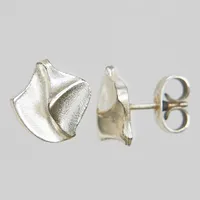 Silverörhängen, Lapponia, modell Fylgia, 12x11mm, stift, 925/1000. Vikt: 3,1 g